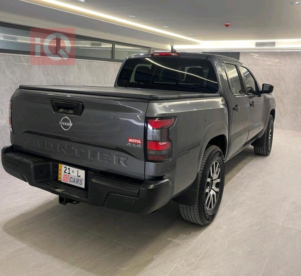 نيسان فرونتر